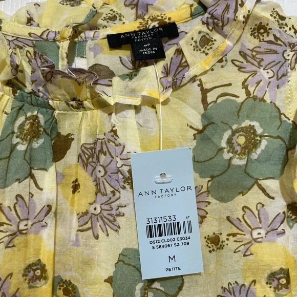 Ann Taylor sleeveless blouse - Picture 3 of 4